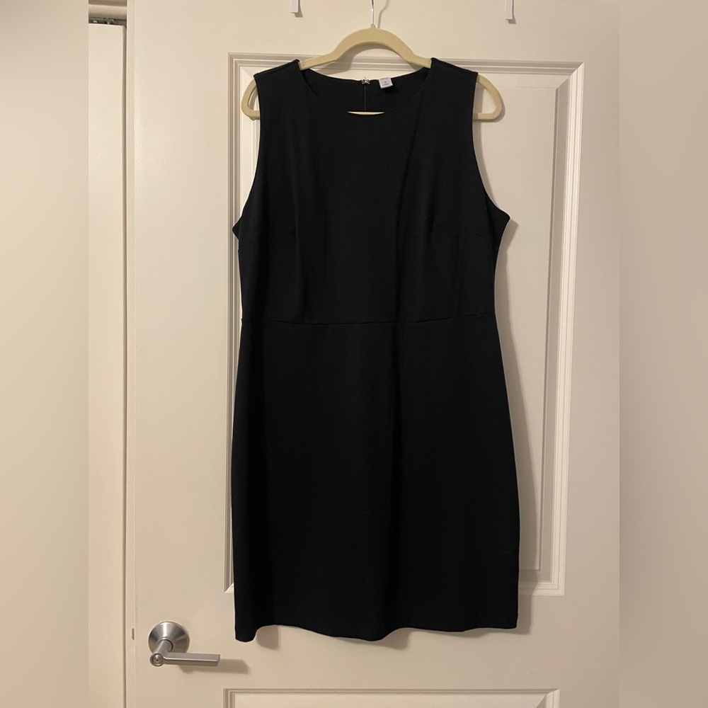 Sleeveless black dress